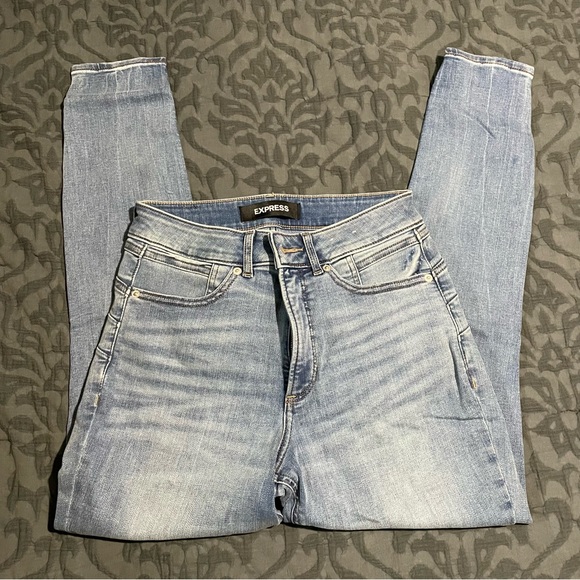 Like New Womans Express Jeans - Picture 2 of 6